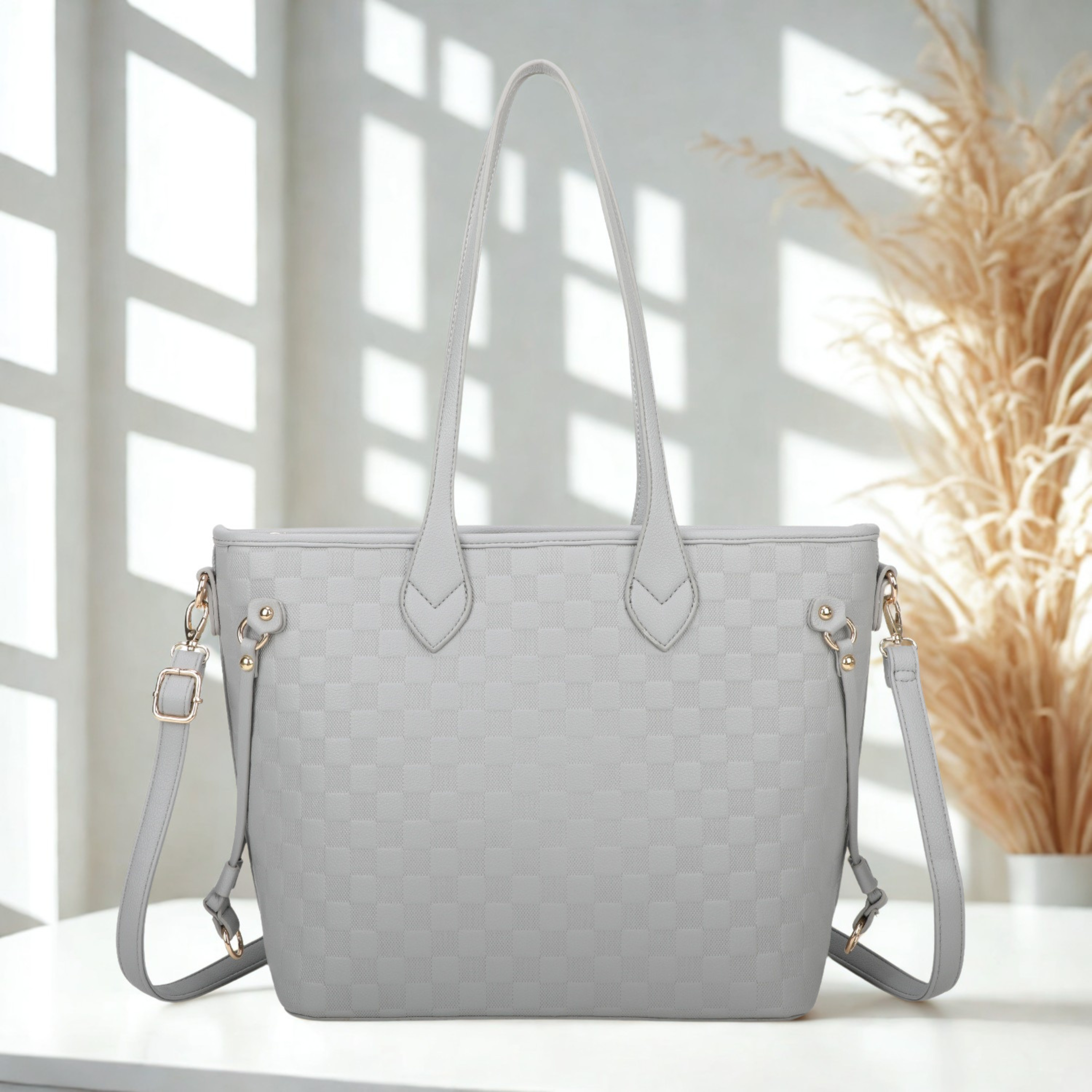 Large Women’s Tote Bag with Zipper Closure, Shoulder Handles, Gold Hardware & Multi-Pocket Interior